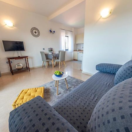 Apartments Krivicic Blue Pomer Ngoại thất bức ảnh